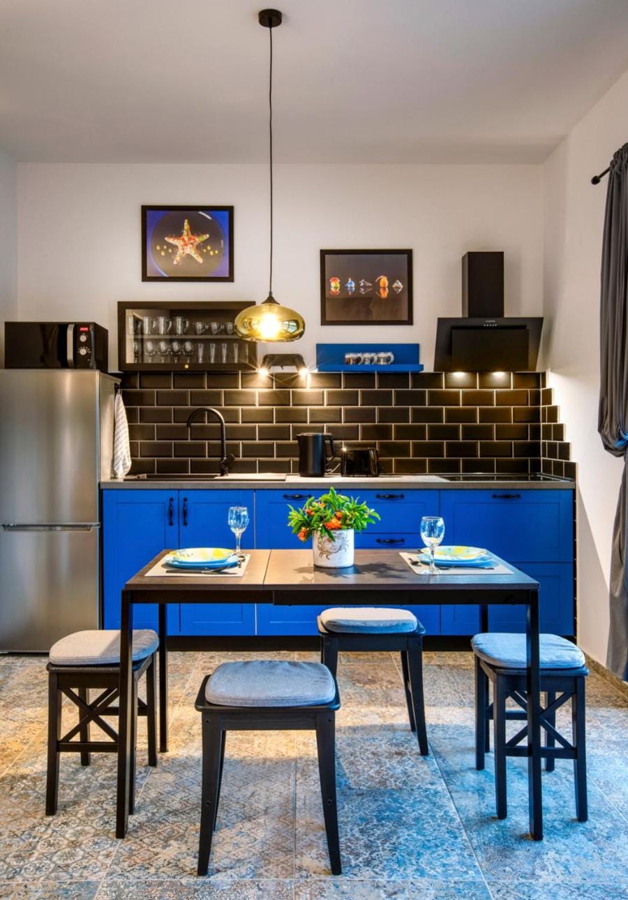 Kitchen or kitchenette, Seating area, Dining area, minibar, stove