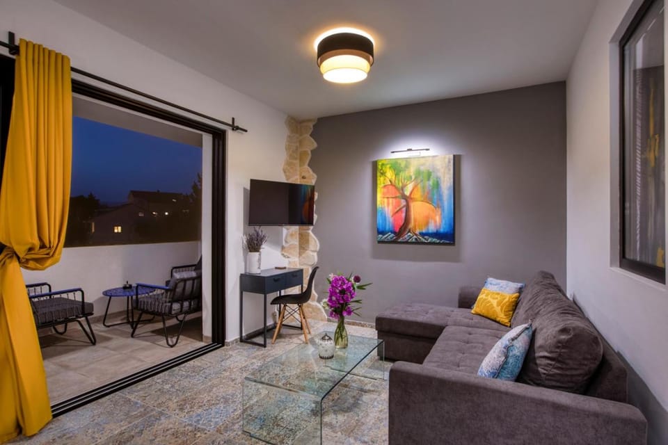 TV and multimedia, View (from property/room), Balcony/Terrace, Living room, Seating area