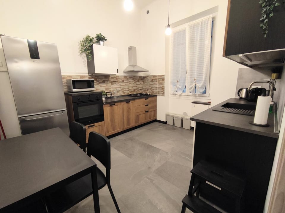 Kitchen or kitchenette, Dining area, minibar, pet friendly, stove