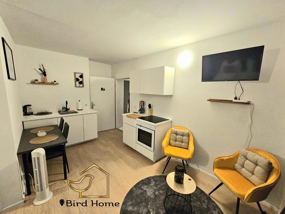 Bird Home Room 9 Apartment in Klagenfurt