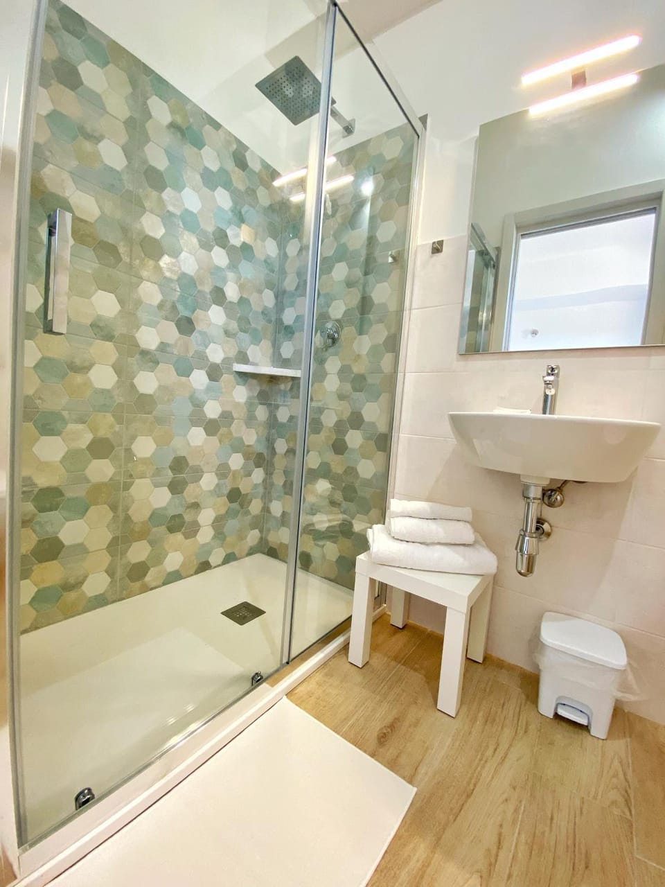 Shower, Bathroom, towels