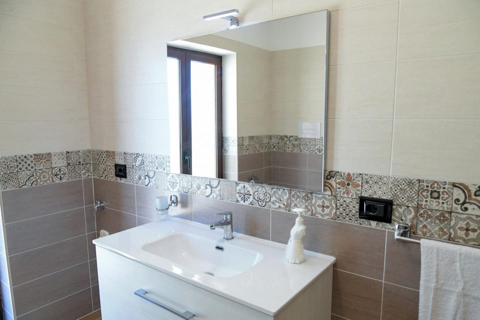 Bathroom, towels
