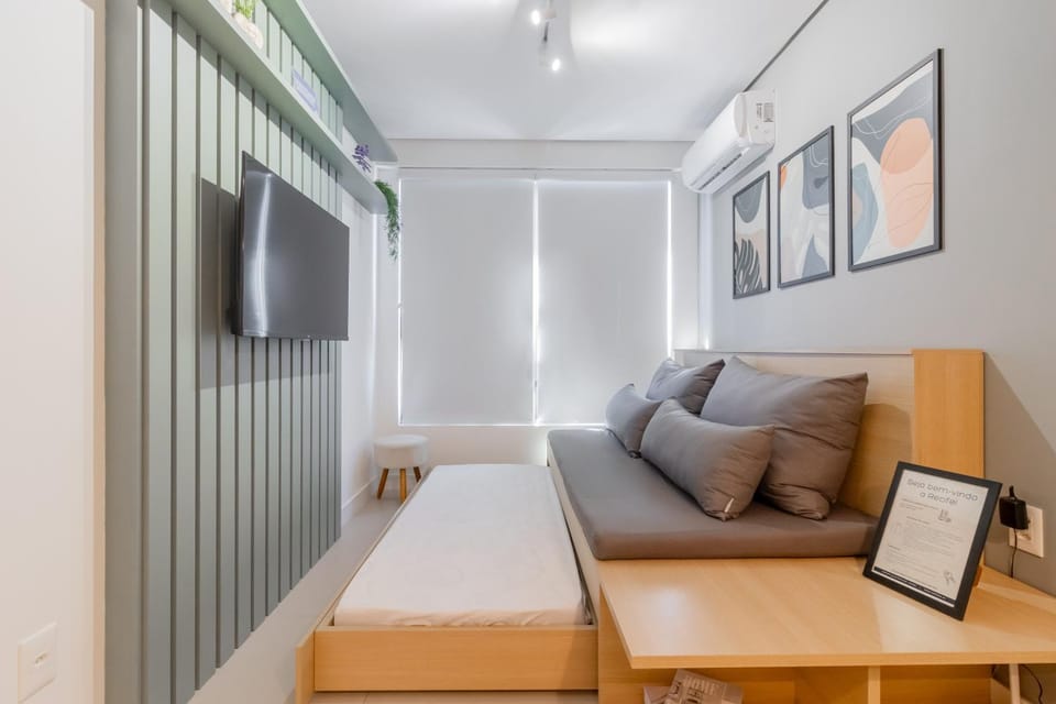 Bed, TV and multimedia, Living room, air conditioner