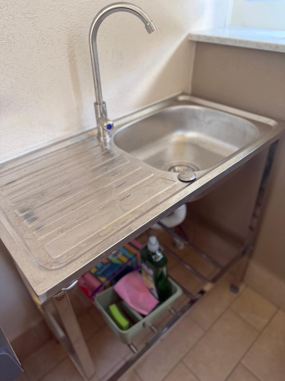 Property building, laundry, kitchen