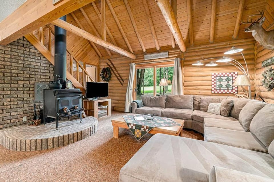 The Log Cabin Cabin in Michigan