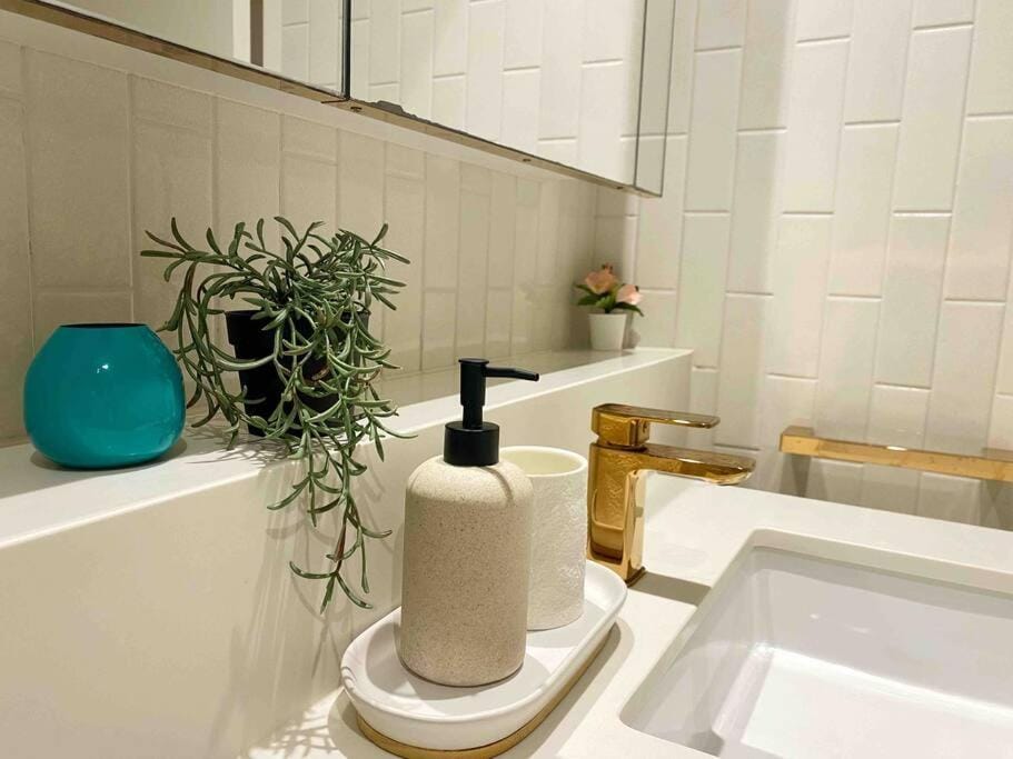 So Unique! Collins Street Vibe 2B2B Apartment in Melbourne