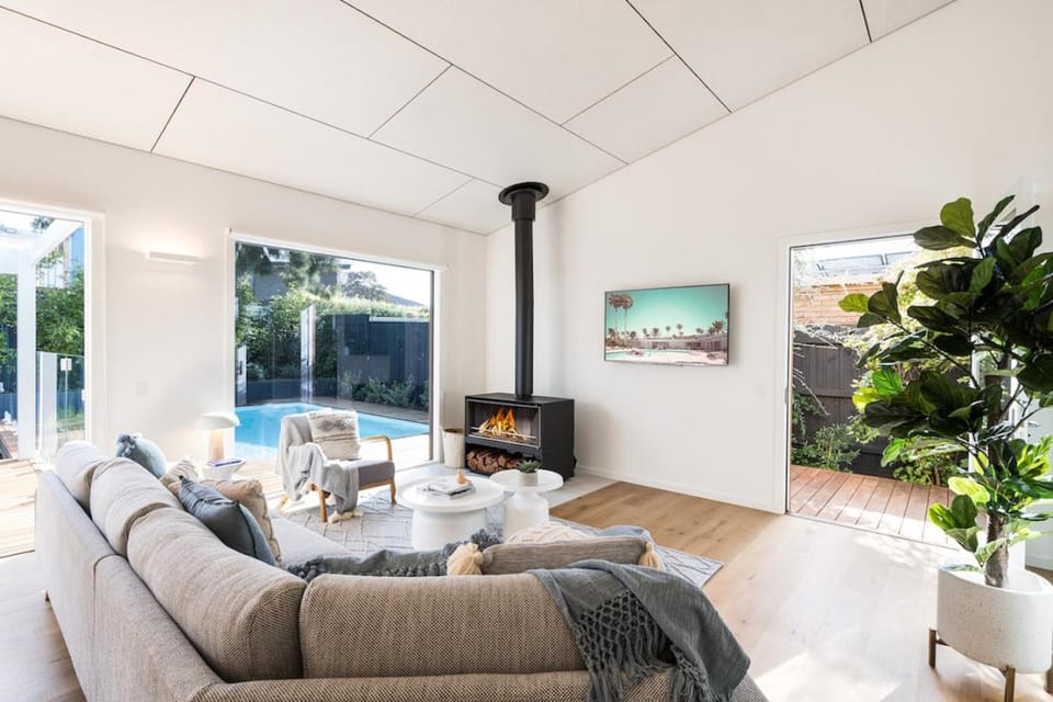 Living room, Pool view, flat iron