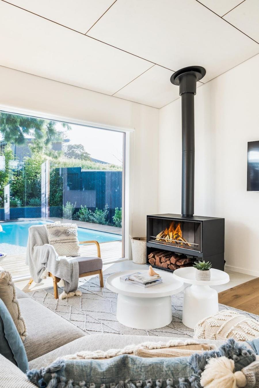 Living room, Pool view, flat iron