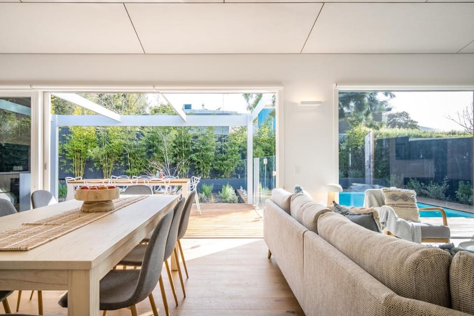Garden, Living room, Dining area