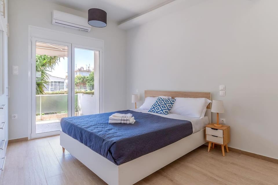 Bed, Bedroom, towels, air conditioner