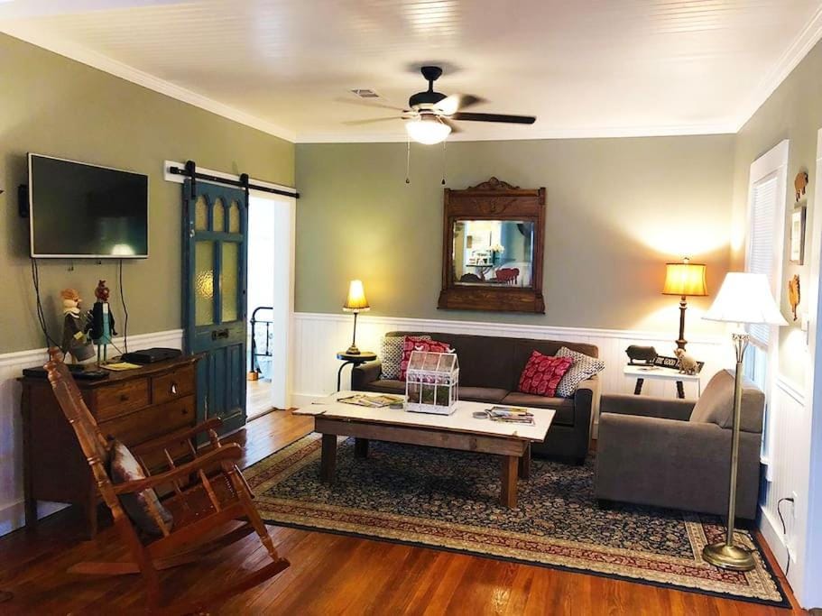 Aunt Hattie's Farmhouse House in Llano