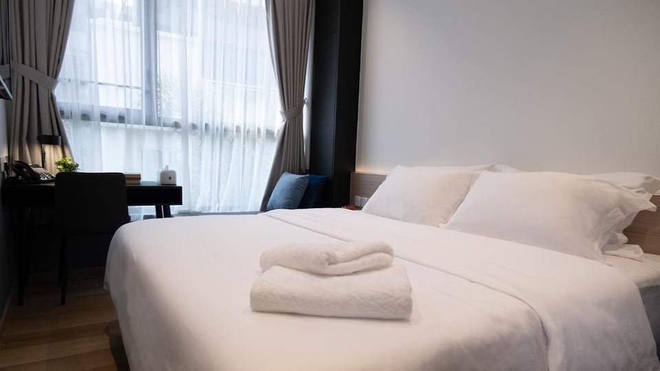 Bed, Bedroom, towels