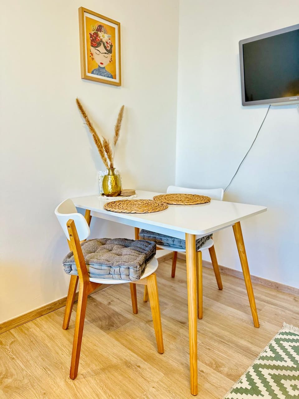 TV and multimedia, Dining area