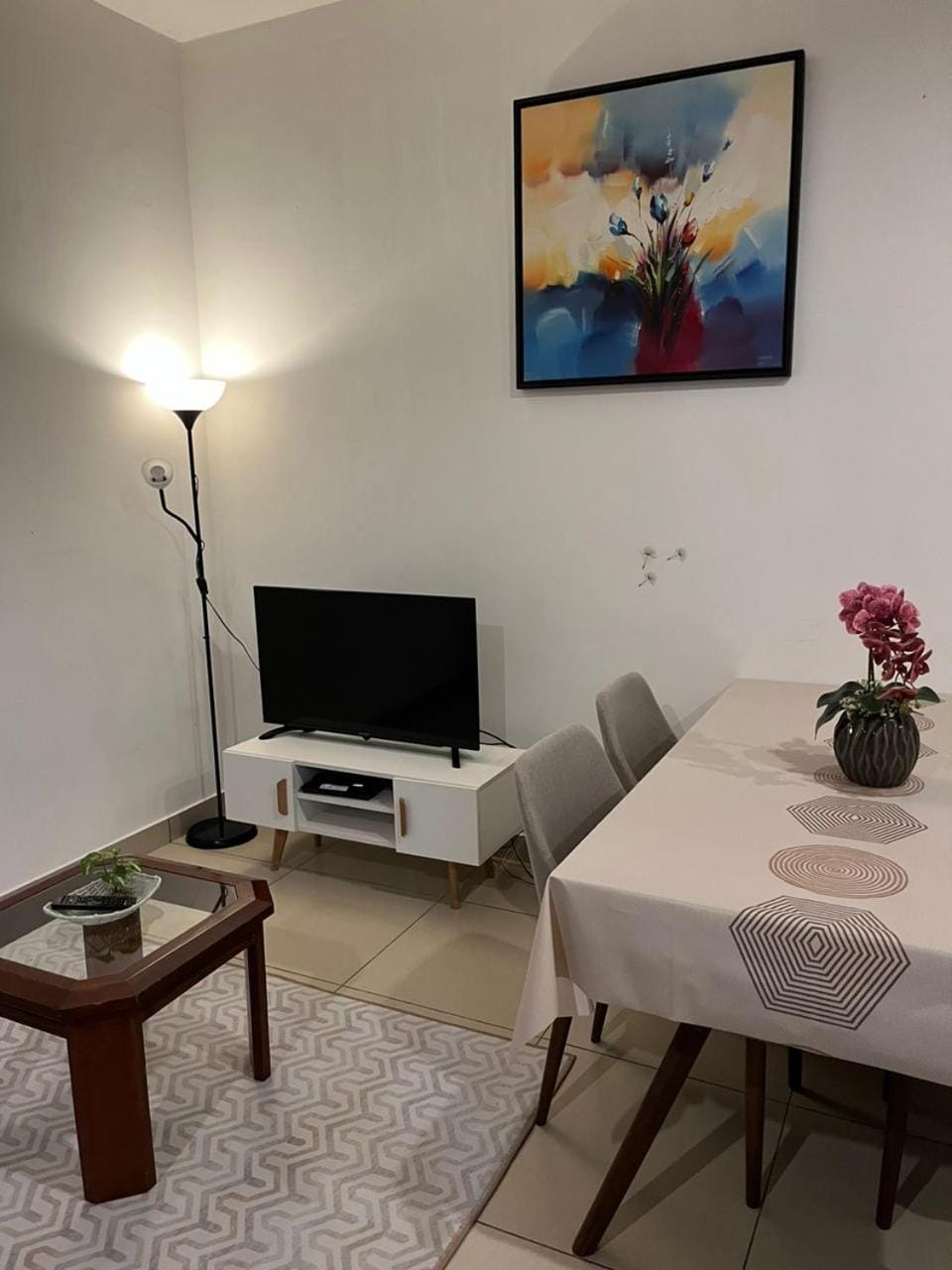 TV and multimedia, Living room, Seating area, Dining area