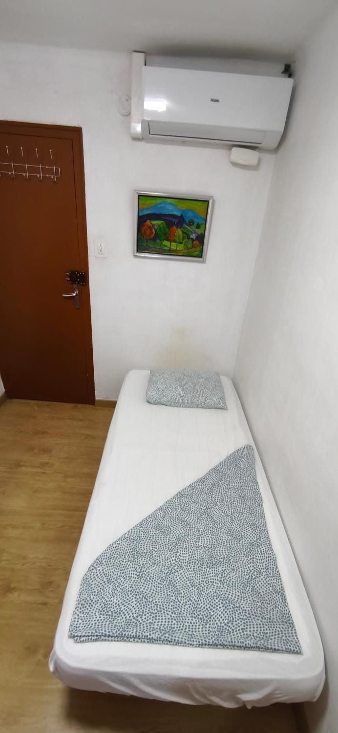 Bed, Photo of the whole room, Bedroom, air conditioner