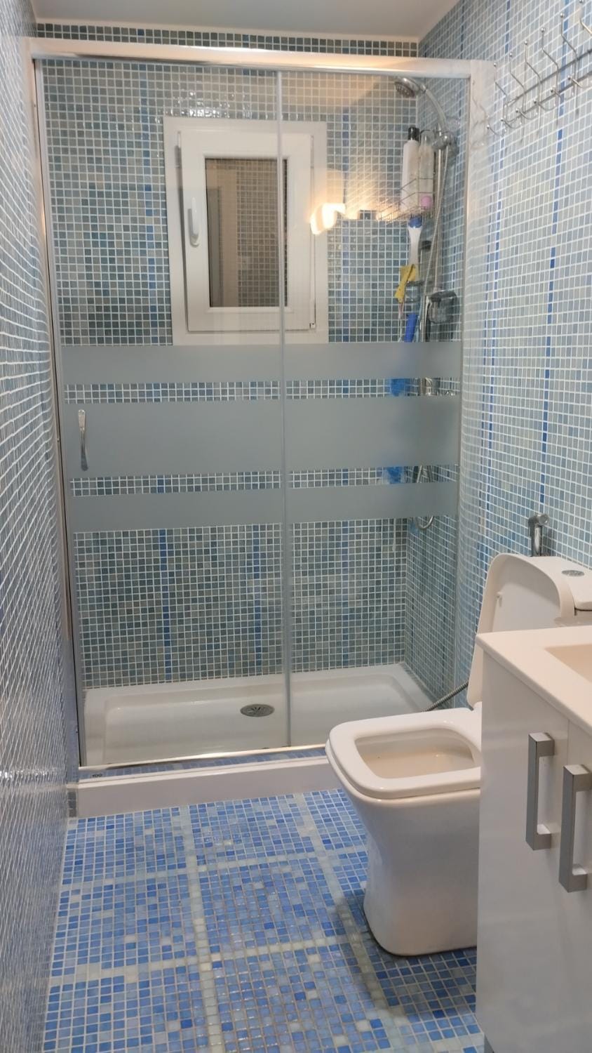 Shower, Toilet