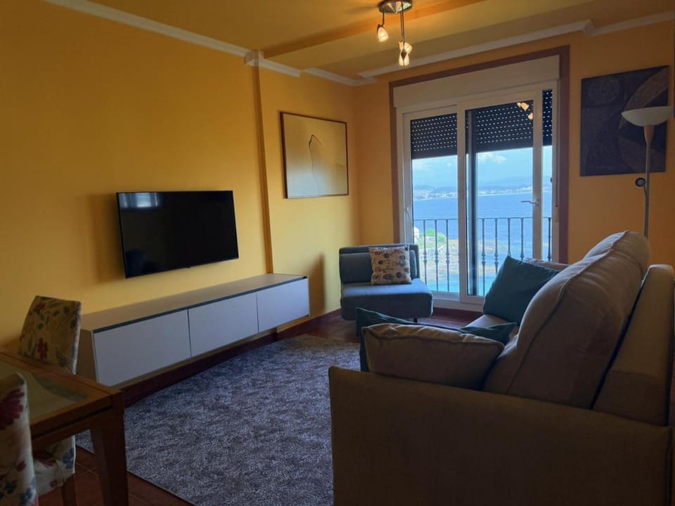 Bed, TV and multimedia, Living room