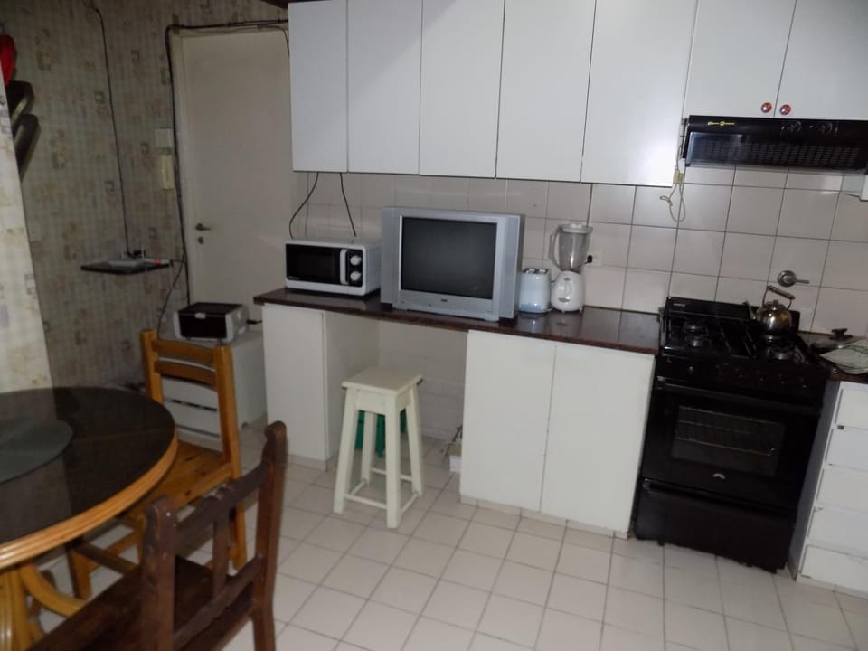 Kitchen or kitchenette, Dining area, Communal kitchen, Lunch, Dinner
