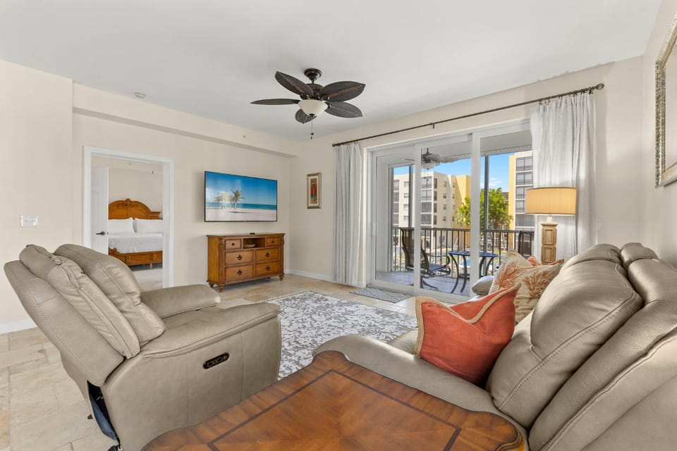 Bed, TV and multimedia, Balcony/Terrace, Living room, Bedroom, furniture