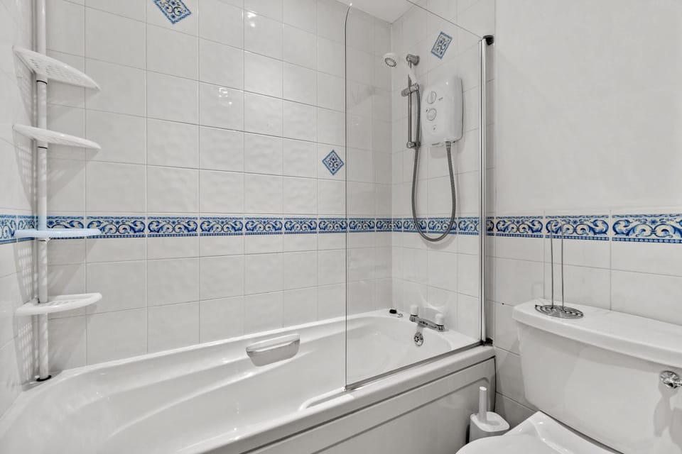 Bright & Spacious 3 Bedroom Home in Central Exeter House in Exeter