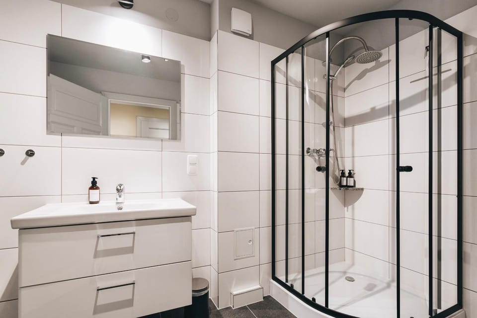 Shower, Bathroom, towels