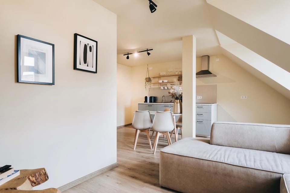 Kitchen or kitchenette, Living room, Seating area, Dining area