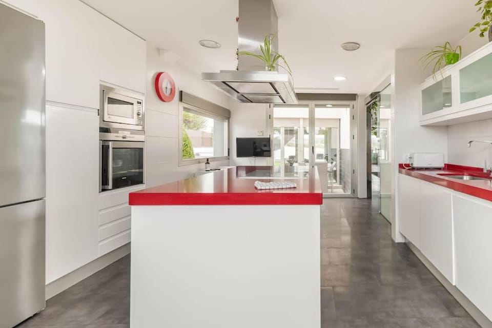 Kitchen or kitchenette, dishwasher, pet friendly, stove