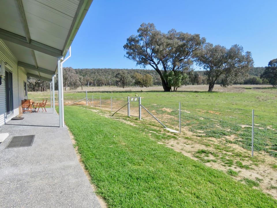 Kangarooby Cottage - A Peaceful Off-grid Escape House in Cowra
