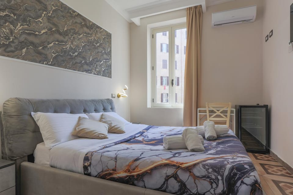 Bed, Living room, Bedroom, towels, air conditioner