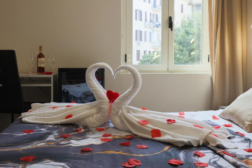 Bedroom, towels