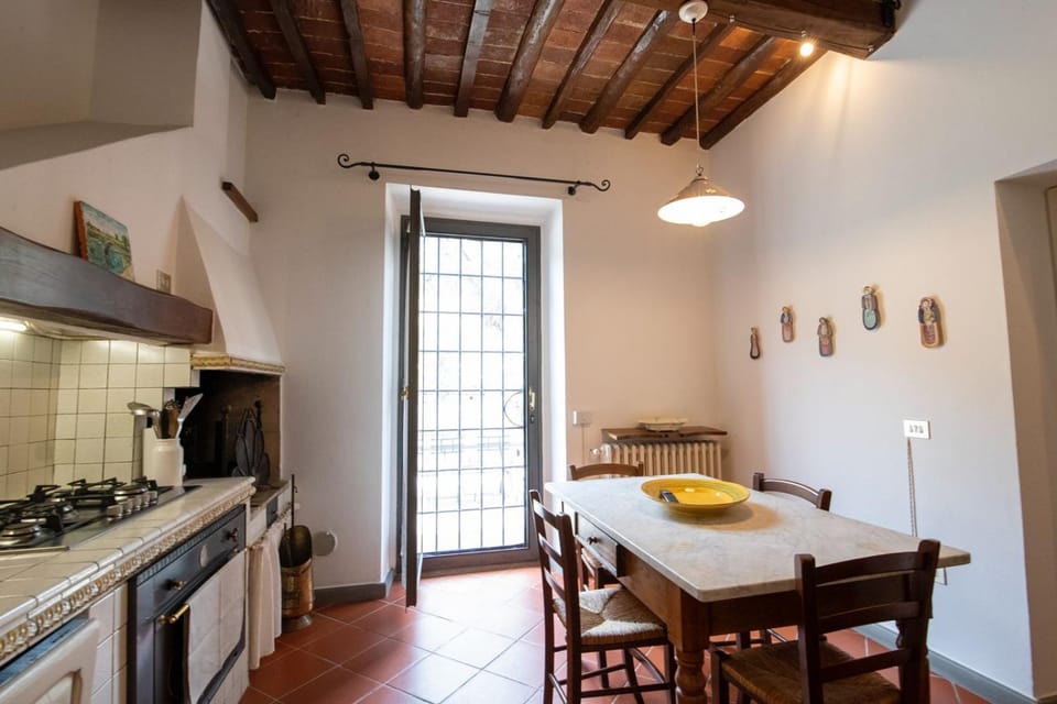 Kitchen or kitchenette, Dining area, dishwasher, stove