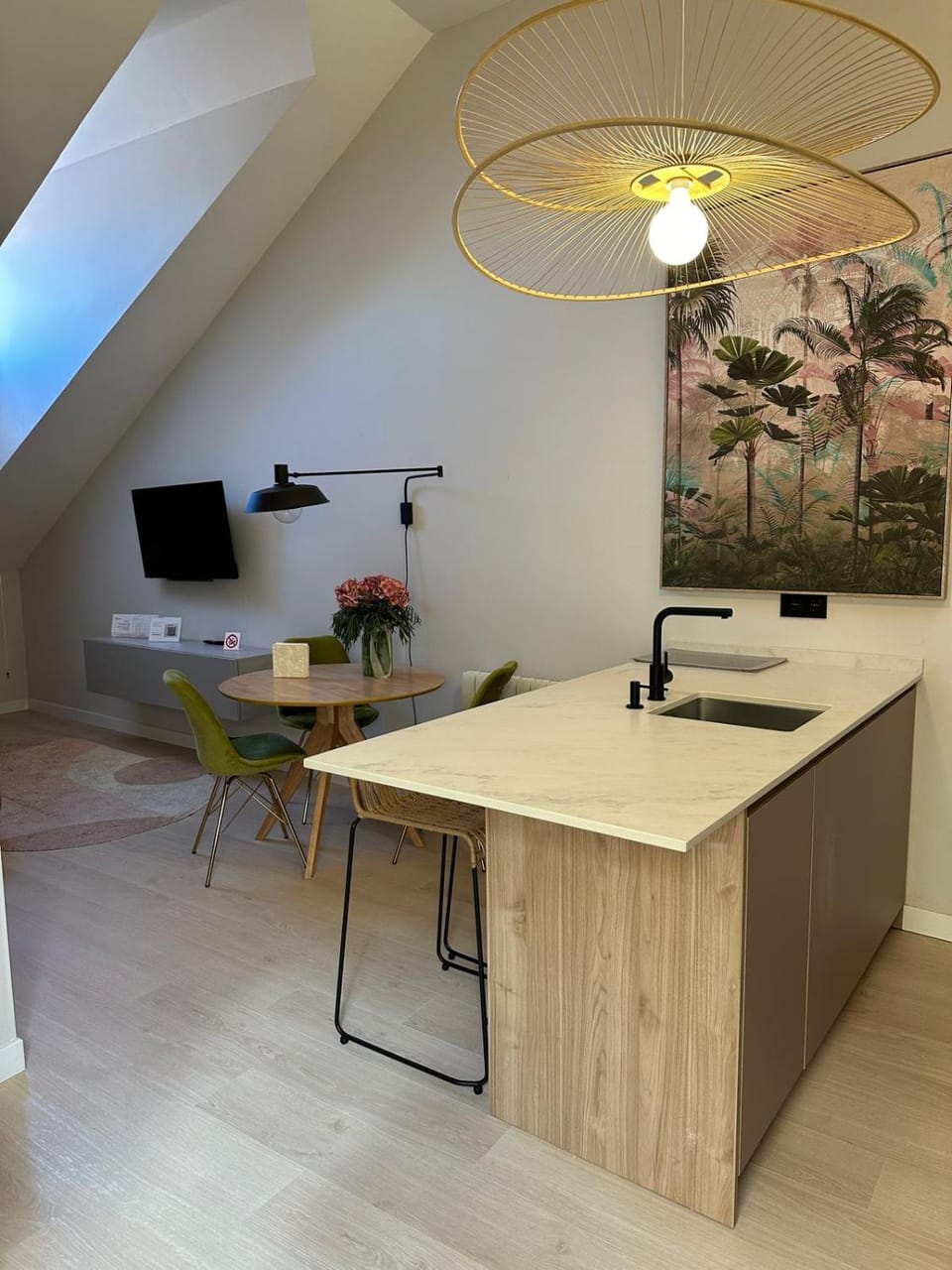 TV and multimedia, Dining area