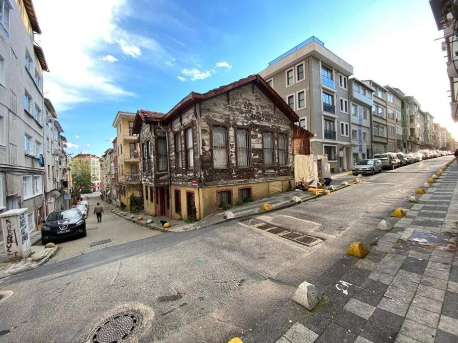Neighbourhood, Street view, Location