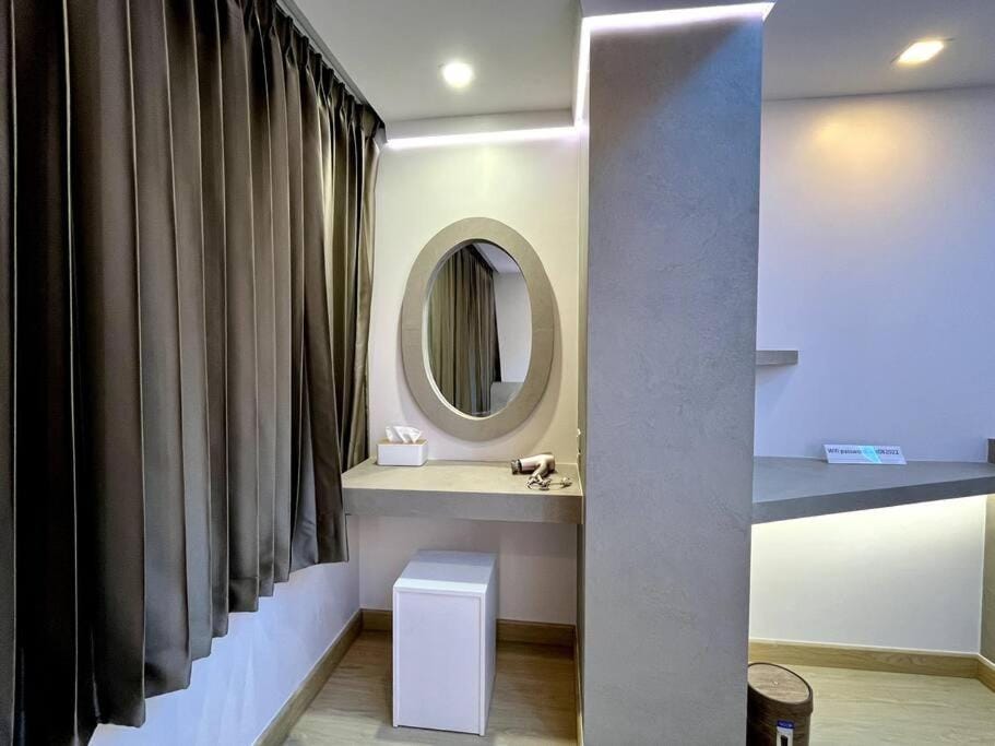 Toilet, Bath