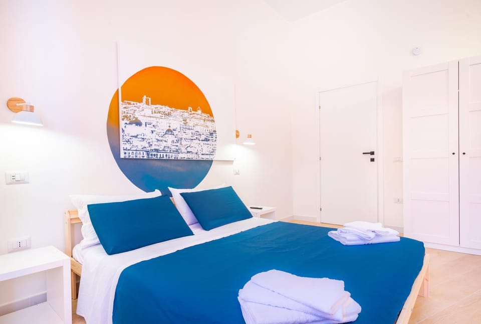 Bed, Bedroom, towels, wardrobe