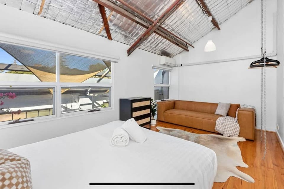 5 North Freo 2BR Supercool Pad & Parking House in Perth