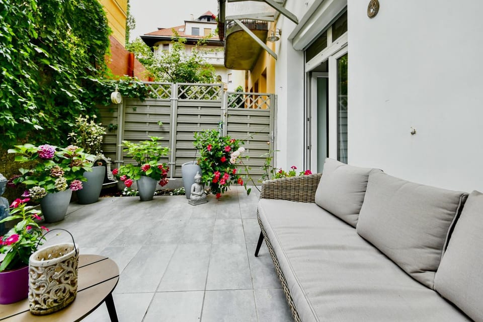 Patio, Garden, Balcony/Terrace