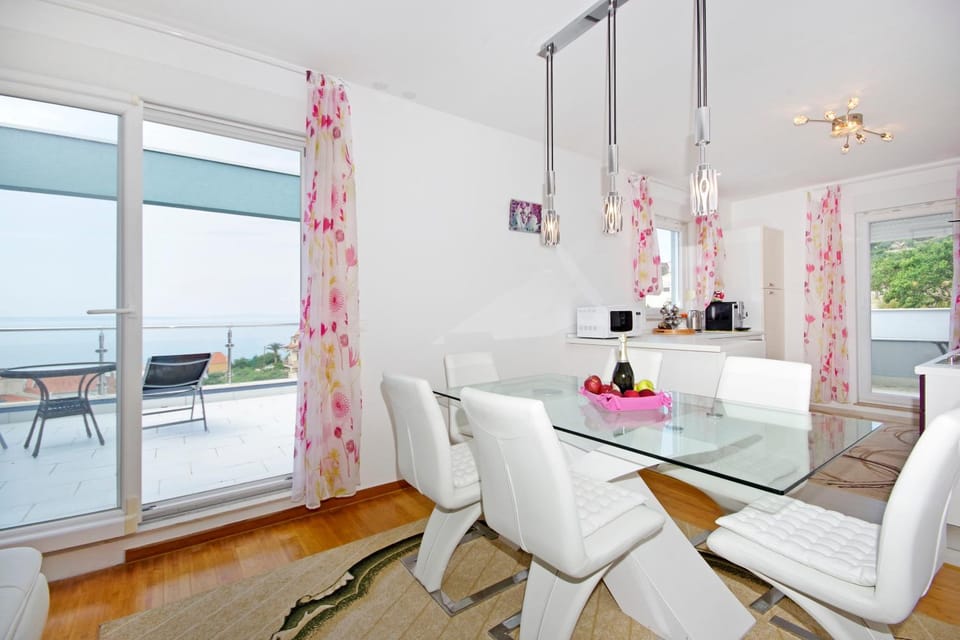 Living room, Seating area, Dining area, Sea view
