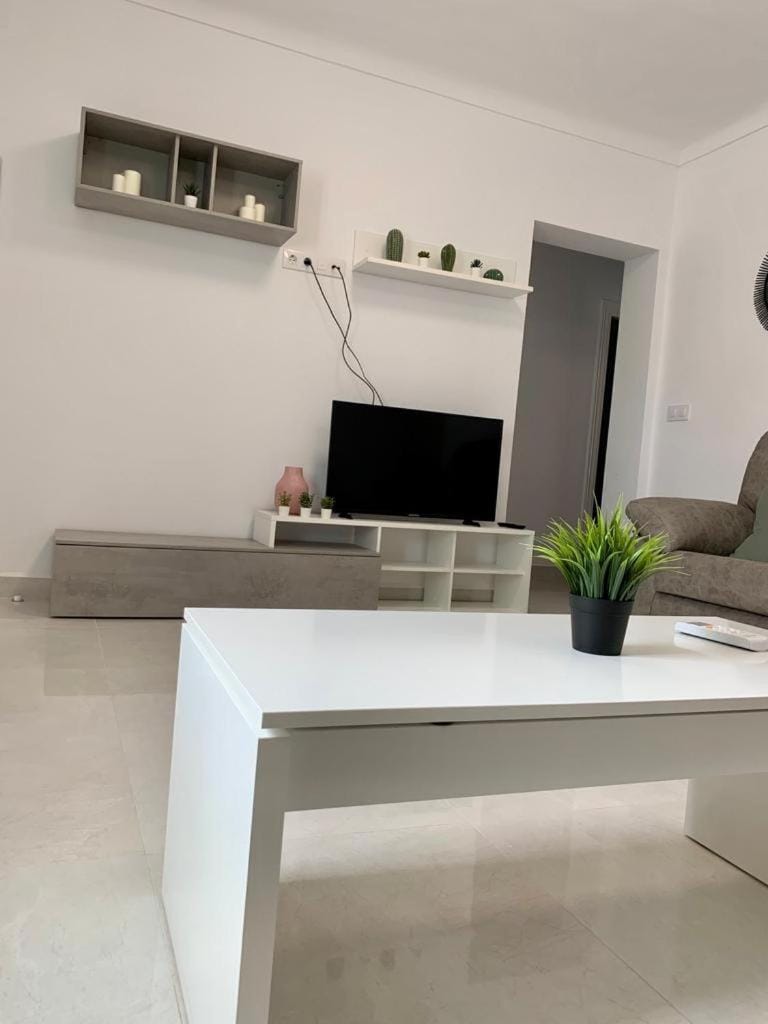 Communal lounge/ TV room, TV and multimedia, Living room, Seating area