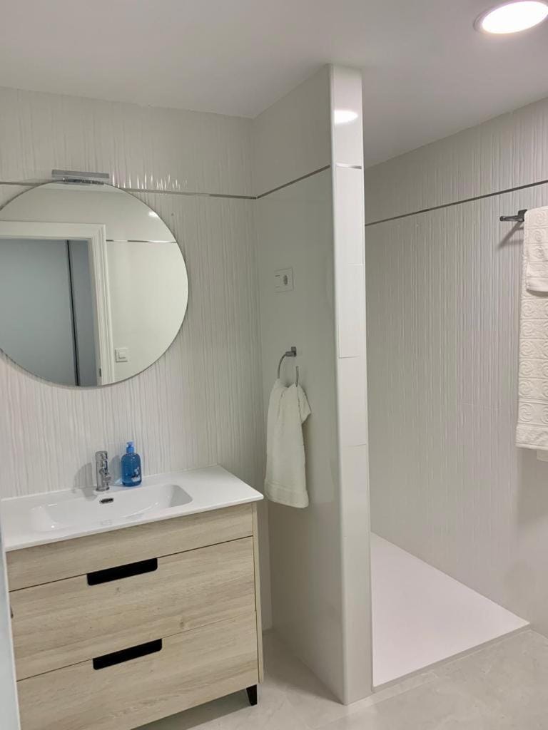Shower, Bathroom, towels