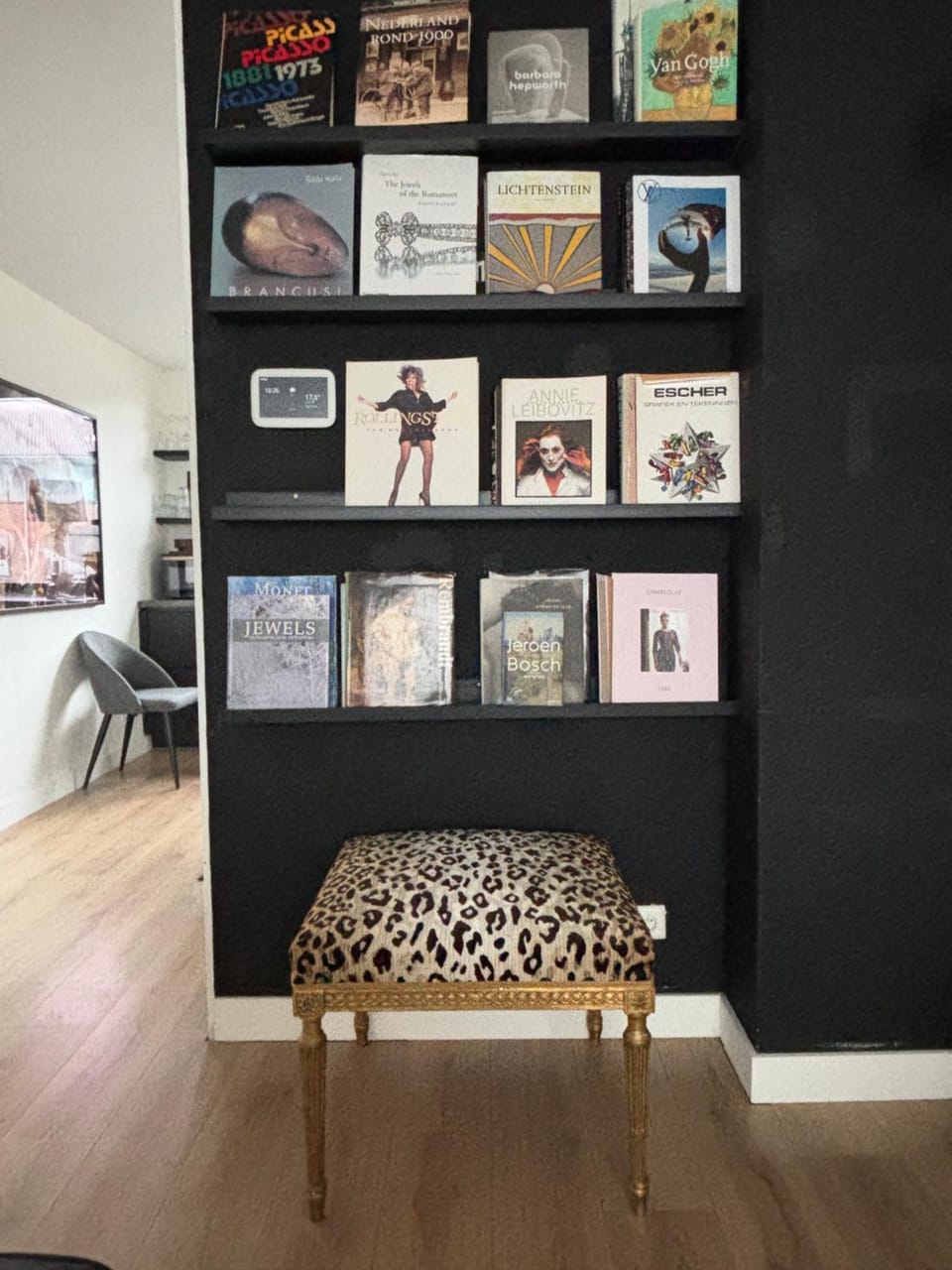 Library, Living room