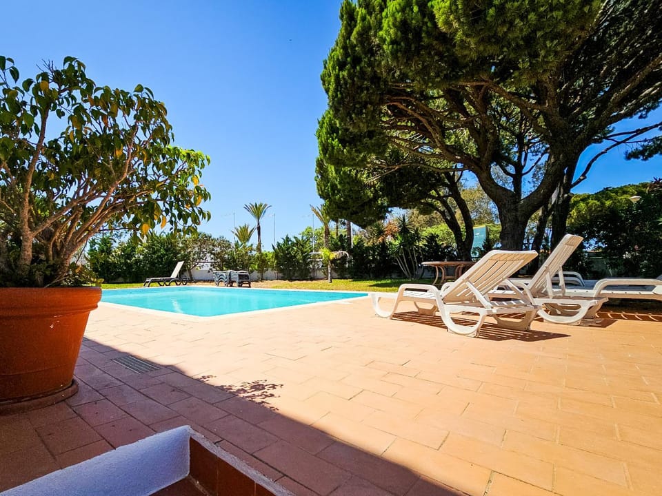 FLH Quinta das Salinas Triplex with Terrace & Pool House in Faro District