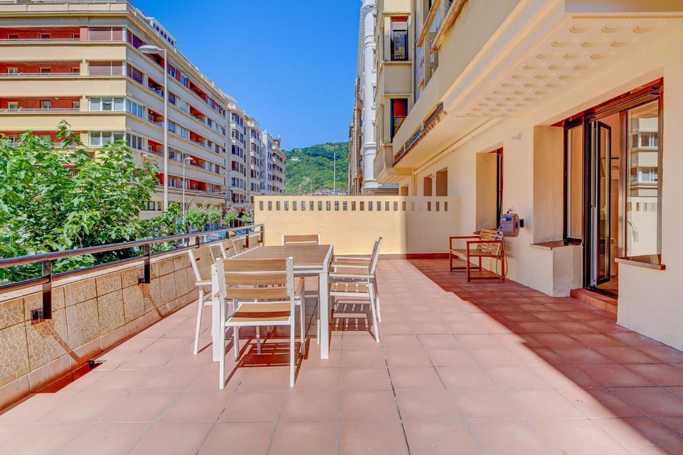 Apartamentos Gran Vía by SanSe Holidays Apartment in San Sebastian