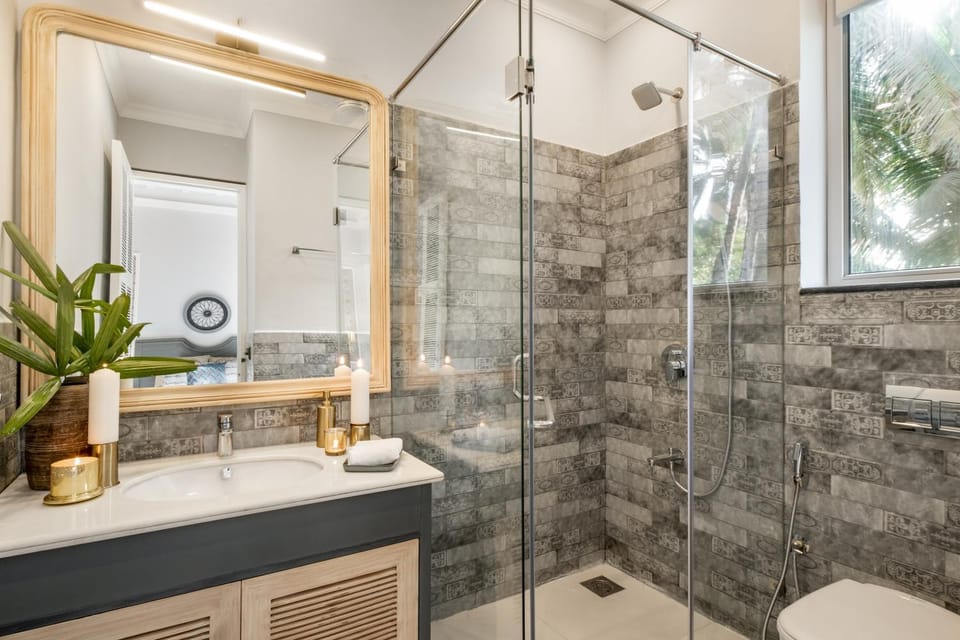 Shower, Toilet, Bathroom, Bath, towels