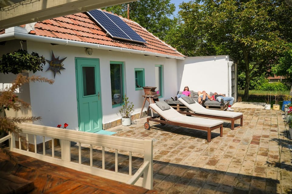 Property building, Patio, Spring, Garden, Balcony/Terrace, Garden view, sunbed