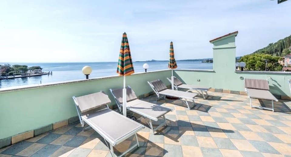 CasaLeda, delizioso loft fronte lago Apartment in Lake Garda