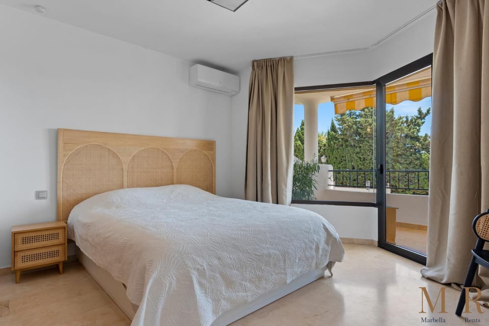 Bed, View (from property/room), Balcony/Terrace, Bedroom, air conditioner