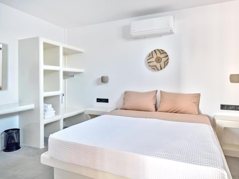 Bed, Bedroom, air conditioner