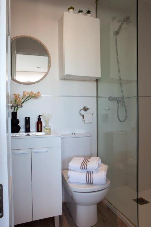 Shower, Bathroom, towels