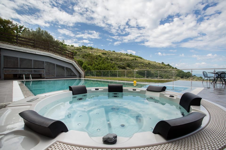 Hot Tub, Hot Tub, Swimming pool, Swimming pool